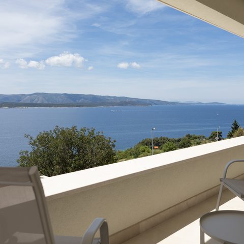 Covered terrace with sea view